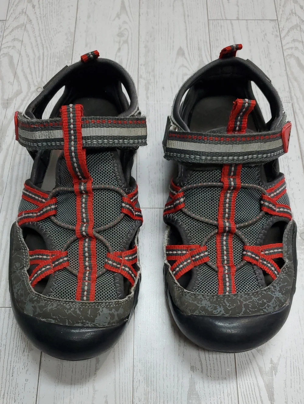 Kids Gray & Red Closed Toe Sandals Kids Size 3M